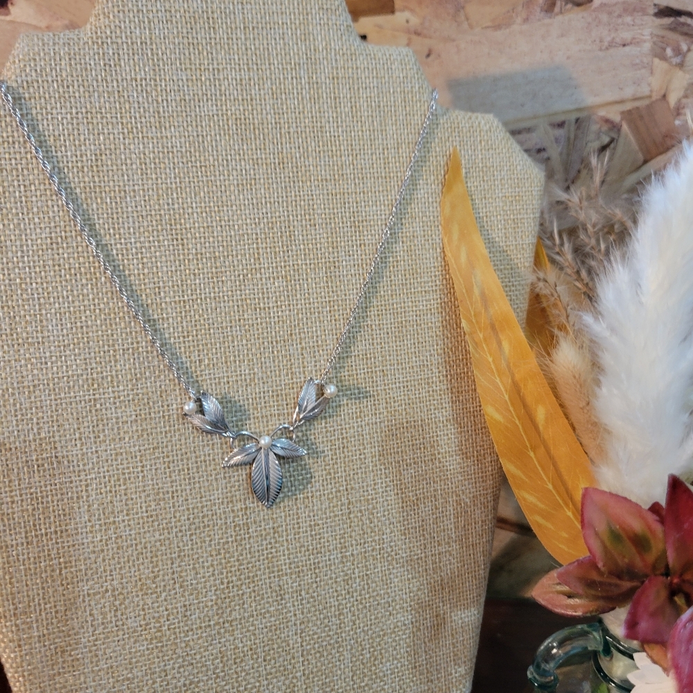Elegant Silver Leaf Necklace